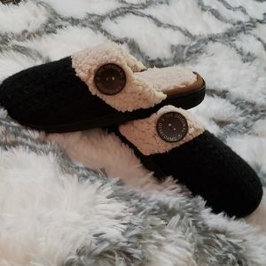 NWOT Dearfoam Slippers